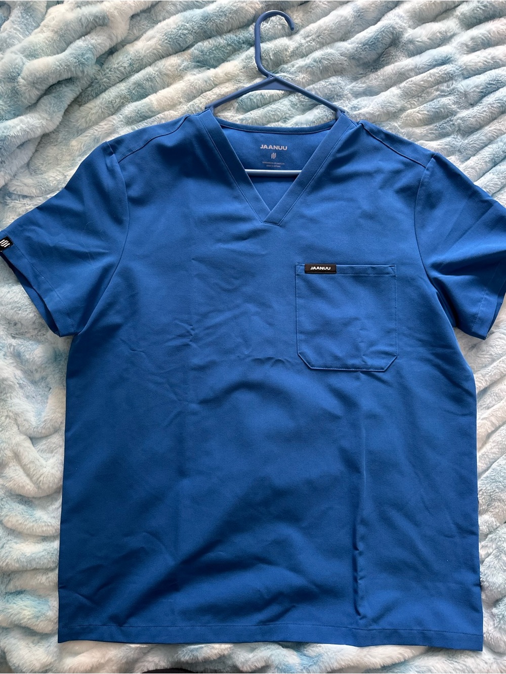 Jaanuu Men's Short Sleeve V-Neck Scrub Top in Royal Blue